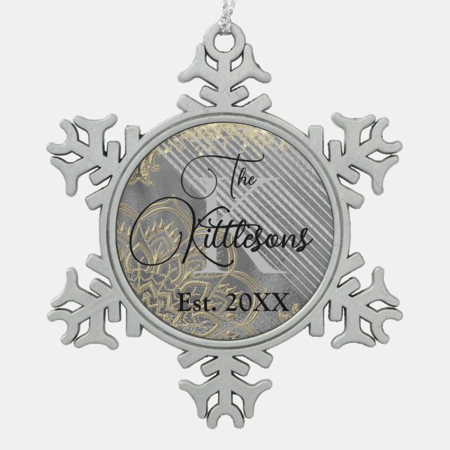 Chic Glittery Mandala Monogram Familienname Schneeflocken Zinn-Ornament (Vorderseite)