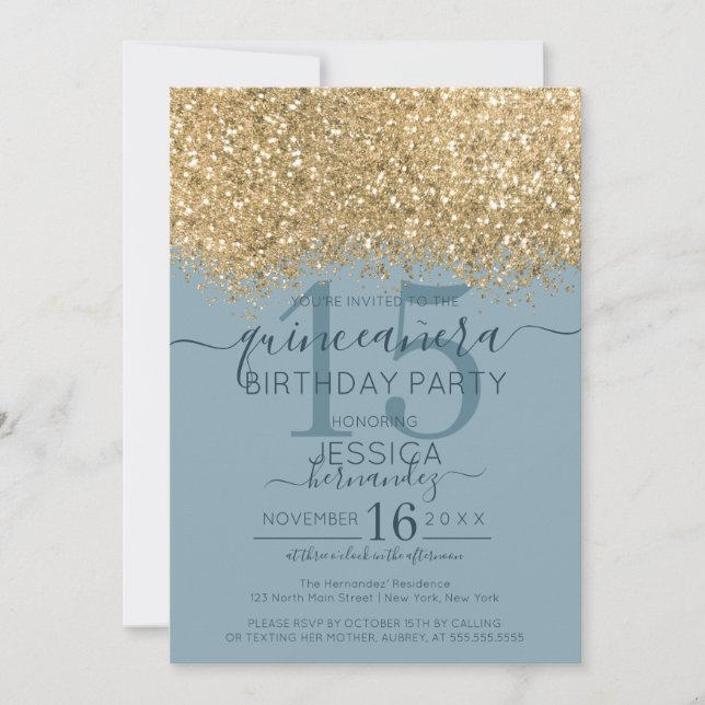 Chic Gold Dusty Blue Glitzer Confetti Quinceañera Einladung (Vorderseite)