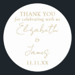 Chic Gold Elegante Script Wedding Vielen Dank Runder Aufkleber<br><div class="desc">Diese goldminimalistisch elegante Skript Hochzeit danke Ihnen Aufkleber kann mit Ihren Informationen in chic Typografie personalisiert werden. Entwickelt von Thisisnotme©</div>