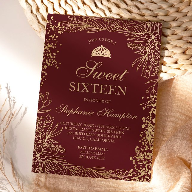 Chic gold floral burgundy Tiara chic Sweet 16 Einladung (Von Creator hochgeladen)