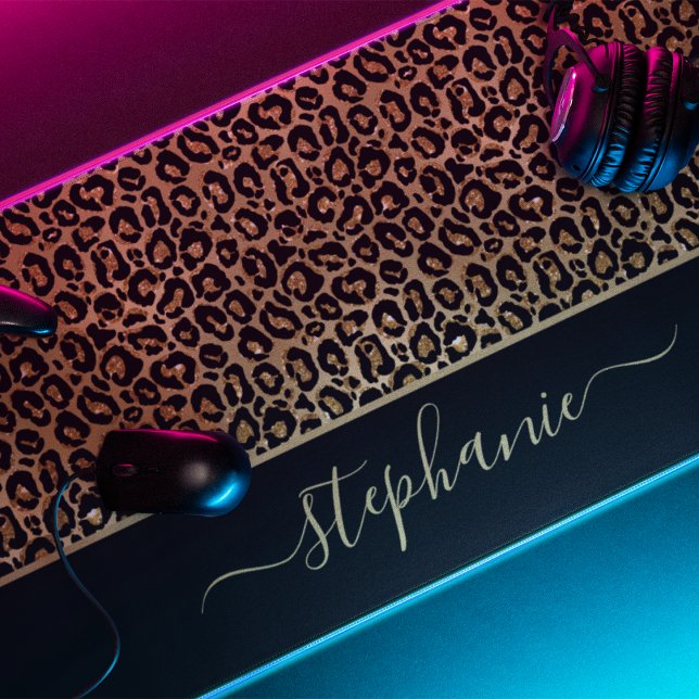 Chic Gold Glitzer Leopard Animal Print Monogram Schreibtischunterlage (Chic Gold Glitter Leopard Animal Print Monogram Desk Mat)