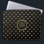 Chic Gold Polka Punkte auf Schwarz mit Monogramm Laptopschutzhülle<br><div class="desc">Dieses Design ist eine schicke Computerhülle für Modebewusste und zeichnet sich durch ein goldenes Polka-Punktmuster auf einem kontrastierenden schwarzen Hintergrund mit passendem runden Rahmen und Ihrem individuellen Monogramm aus. Bearbeiten Sie den Beispieltext einfach mit Ihren Initialen. Die goldenen Farben, die in diesem Design verwendet werden, haben eine subtile Schattierung und...</div>
