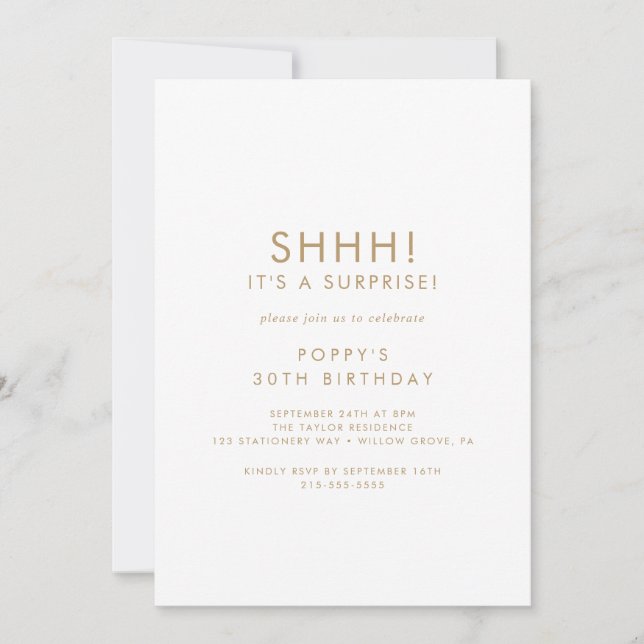 Chic Gold Typografy Überraschung Party Einladung (Vorderseite)