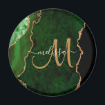 Chic Green Gold Glitzer Agate Custom Monogram Magnet<br><div class="desc">Dieser elegante personalisierte Magnet mit grünen Akzenten mit Imitaten goldenen Glitzer. Personalisieren Sie Ihr Monogramm zunächst in handgeschriebener Goldskriptkalligraphie mit Ihrem Namen oben. Ein einzigartiges Geschenk für Geburtstag, Urlaub und jeden besondere Anlass. Entworfen für Sie von Extreme T-Shirts!</div>