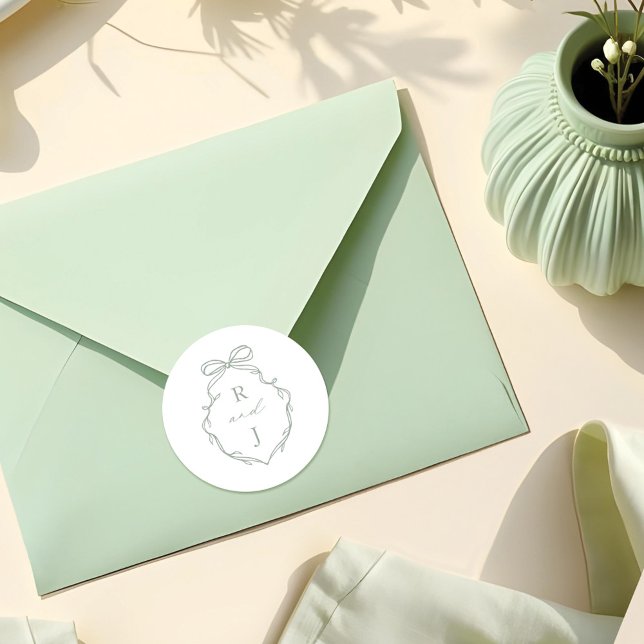 Chic Green Hand Draw Bow & Ribbon Monogram Wappen Runder Aufkleber (Chic Green Hand Drawn Bow & Ribbon Monogram Crest Classic Round Sticker)