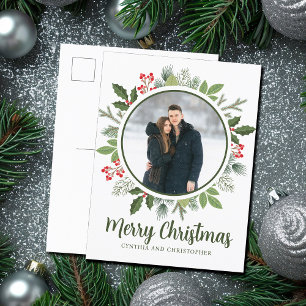 Chic Green Holly Christmas Wreath Couple Foto Feiertagspostkarte