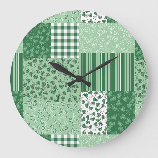Chic Green Kleeblatts Imitate Patchwork Wall Clock Große Wanduhr (Vorderseite)