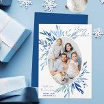 Chic Happy Hanukkah Blue Botanical Family Foto Feiertagskarte<br><div class="desc">Schöne,  blaue Aquarellfarben botanische Blätter entstehen aus Ihrem vertikalen jüdischen Familienfoto für eine Happy Hanukkah. Personalisieren Sie diese schicke Chanukah Fotokarte.</div>