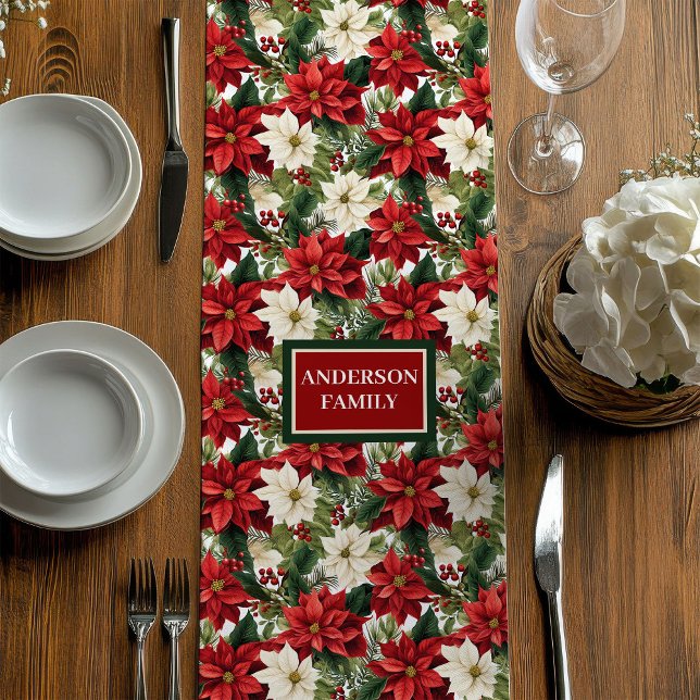 Chic Holiday Table Runner Custom Name Red Green Mittelgroßer Tischläufer (Chic Holiday Table Runner Custom Name Red Green)