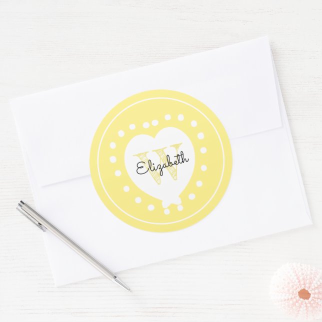 Chic Initial Letter Monogram Yellow White Heart Runder Aufkleber (Umschlag)