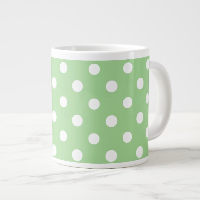 Chic Jumbo Coffee Tasse: Weiße Polkas auf Grün Jumbo-Tasse (Vorderseite Rechts)