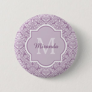 Chic-Lavendel-lila Damast-Monogramm mit Namen Button
