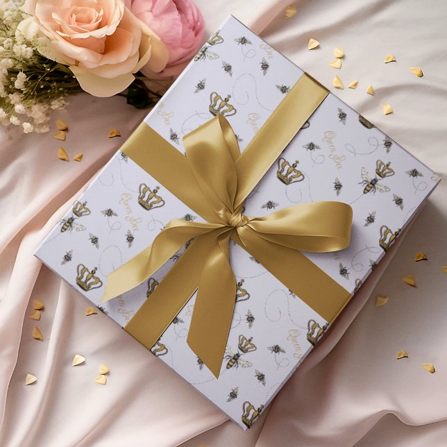 Chic Lavender Buzzing Royal Queen Bee & Gold Crown Geschenkpapier (Elegant Pattern with a Hand-Drawn Vintage Inspired Buzzing Queen Bee & her Royal Crown in Lavender)