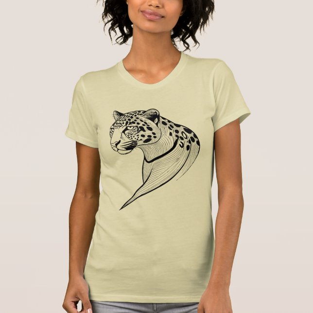 Chic Leopard Print for Women – Bold & Stylish T-Shirt (Vorderseite)