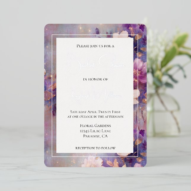 Chic Lila Gold White Floral Brautparty Folieneinladung (Stehend vorne)