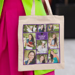 Chic Lila Graduate Foto Collage Abschluss Geschenk Tragetasche<br><div class="desc">Diese moderne lila Collage für Senioren-Fotos bietet Ihnen Ihre Lieblings-9 Studentenfotos. Dieses Abschluss-Design zeigt klassische Goldtypografie Ihres High School- oder Uni-Namens für die Klasse von 2025. Passen Sie dieses Sake-Geschenk mit Ihrem geschlossen Jahr unter der schwarzen Graduierenkappe an. Es verfügt über 2 horizontale Bilder, 5 vertikale Fotos und 2 quadratische...</div>