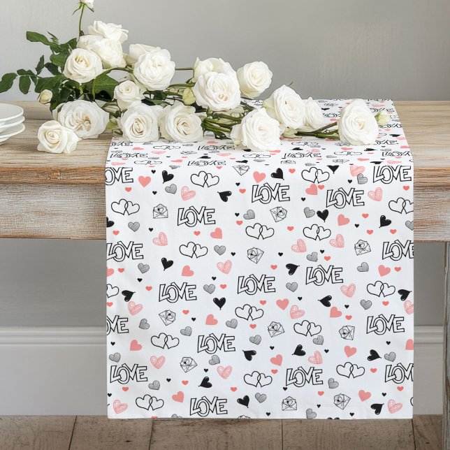 Chic Love Lettering Pink Black Heart Table Runner Großer Tischläufer (Chic Love Lettering Pink Black Heart Table Runner)