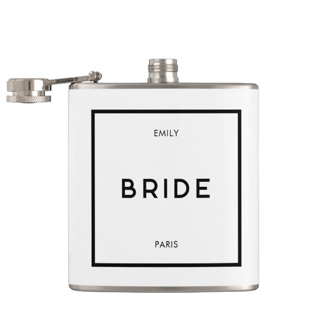 Chic Minimal French Black & White Bride Name Flachmann (Geöffnet)