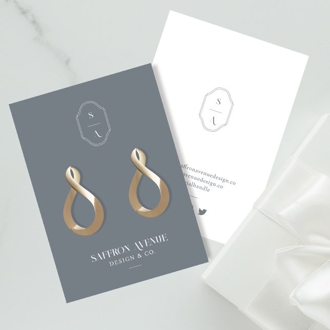 Chic Minimal Gray Custom Monogram Earring Display Visitenkarte (Von Creator hochgeladen)