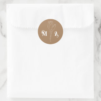 Chic Minimal Light Brown Floral Initials Runder Aufkleber