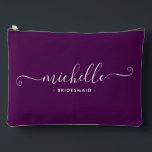 Chic Minimalistisch Deep Plum Personalisiert Bride Zubehörtasche<br><div class="desc">Mit unserem schicken Minimalistischen Deep Plum Personalisierte Bridesmaid Accessoires Pouch, einem stilvollen und vielseitigen Geschenk, das Ihre Brautjungfrauen in Eleganz feiern soll. Dieses Accessoire ist der Inbegriff des modernen Chic, perfekt für jeden Anlass, von Bräunungsvorschlägen bis zu Brautpartys. Dieses schlichte Design mit einer Tiefe von 12 m bietet eine elegante...</div>