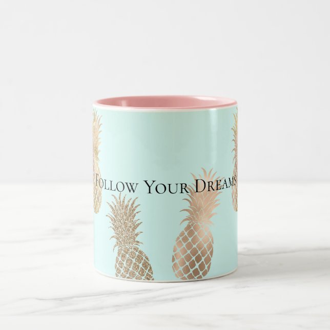 Chic Mint Gold Glam Ananas Zweifarbige Tasse (Mittel)