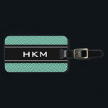 Chic Minze 3 Buchstaben Monogramm Gepäckanhänger<br><div class="desc">Personalisierter 3-Buchstaben-Monogramm-Gepäckanhänger. Schwer modern aussehen. Klassisches Pfefferminzgrün, Zickzack Schwarz-Grau-Muster Zickzag-Streifen-Design mit mit Monogramm, weißen Anfangsbuchstaben. Elegante Geschenkidee für Damen und Herren. Ausgeklügeltes Zickzack-Design mit individueller Hintergrundfarbe. Stilvolle Typografie</div>