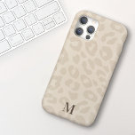 Chic Modern Neutral Leopard Print Monogram Case-Mate iPhone Hülle<br><div class="desc">Dieses moderne und elegante Handy-Gehäuse besticht durch einen hellbraunen Hintergrund mit subtilem Leopardenprint und den Namen in einem eleganten Serif-Schriftart. Das ist der perfekte Fall für jeden, der ein elegantes Design will, das sich herausstellt. Fügen Sie Ihre Initialen(s) hinzu, um dieses Design anzupassen. Es ist auch ein wunderschönes Geburtstag- oder...</div>