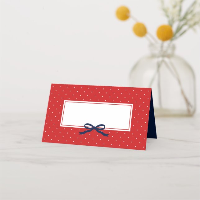Chic Modern Red Polka Dot mit Blue Ribbon Platzkarte (Vorderseite)