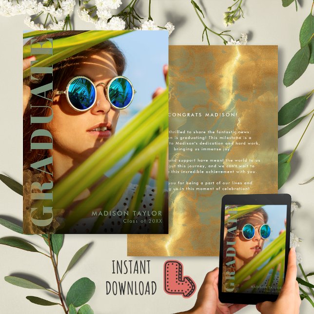 Chic Modern Sage Green und Gold Foto Abschluss Ankündigung (Von Creator hochgeladen)