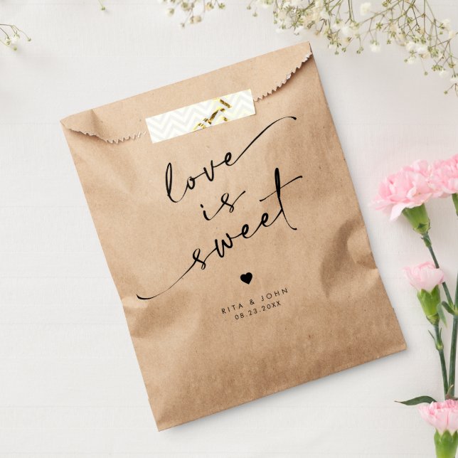 Chic Modern Script Liebe ist Sweet Wedding Geschenktütchen (Versiegelt)