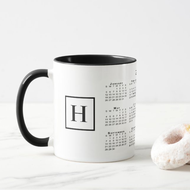 Chic Monogram 2025-Kalender Tasse (Mit Donut)