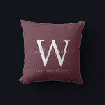 Chic Monogram Burgundy Wedding Keepake Kissen<br><div class="desc">Elegantes mit Monogramm Hochzeitskissen mit Ihren Namen und Hochzeitsdatum in grauer handgeschriebener Chic-Schrift-Kalligraphie und Monogramm in moderner Typografie auf bordeauxfarbenem Hintergrund. Fügen Sie einfach Ihre Namen, Monogramm und Hochzeitstermin ein. Großartiges Geschenk für ein frisch verheiratetes Paar. Exklusiv für Sie entworfen von Happy Dolphin Studio. Wenn Sie Hilfe oder passende Produkte...</div>