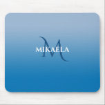 Chic Monogram Name on Sky Blue Gradient Mousepad<br><div class="desc">Der zauberhafte Himmelsblau zeichnet sich durch einen eleganten weißen individuelle Name über einem großen marineblauen Monogramm aus. Fügen Sie Ihren Namen und Initial in der Sidebar hinzu. Macht ein großartiges Geschenk! Copyright ©Claire E. Skinner. Alle Rechte vorbehalten.</div>