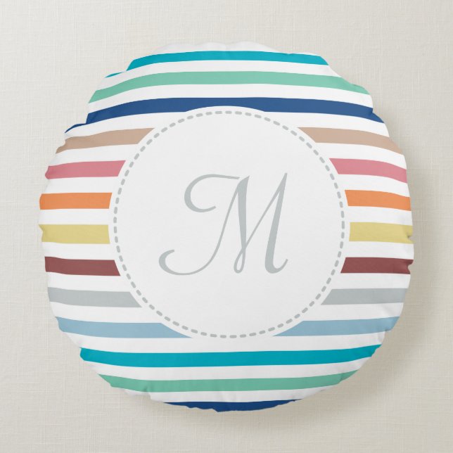 Chic Monogram Pastel Rainbow Horizontale Streifen Rundes Kissen (Vorderseite)