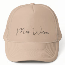 Chic Mr. or Mrs. last name bestickt baseball cap