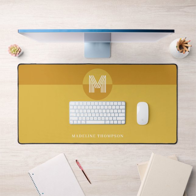 Chic Mustard Yellow Geometric Modern Monogram Schreibtischunterlage (Büro 1)
