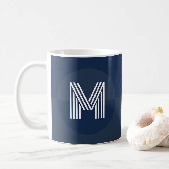 Chic Navy Blue Geometric Modern Monogram Kaffeetasse (Mit Donut)