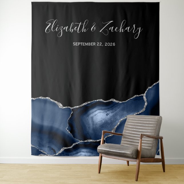 Chic Navy Blue Silver Agate Wedding Foto Booth Wandteppich (Beispiel)