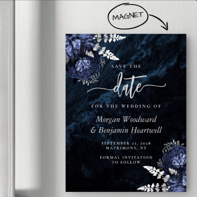 Chic Navy Blue Silver Floral Wedding Save the Date Magneteinladung (Von Creator hochgeladen)