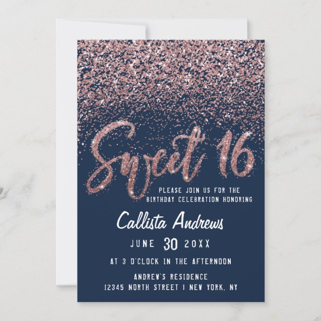 Chic Navy Rose Gold Scattered Glitzer Sweet 16 Einladung (Vorderseite)