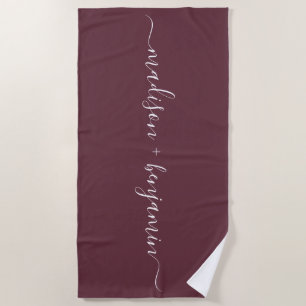 Chic New Monogram Names Burgundy Strandtuch