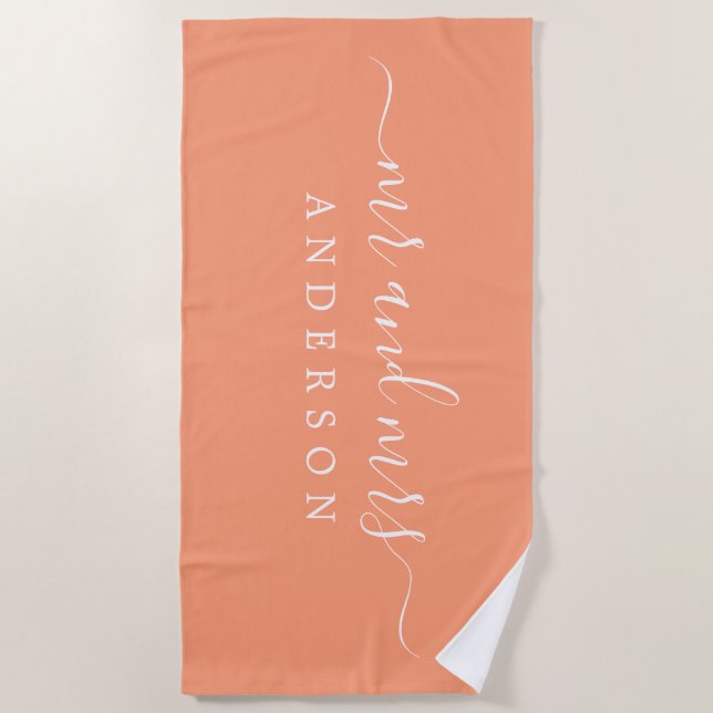 Chic Newlywed Bright Orange Mit Monogramm Strandtuch (Vorderseite)