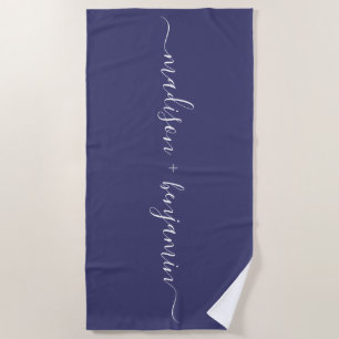 Chic Newlywed Monogram Names Navy Blue Strandtuch