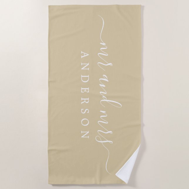 Chic Newlywed Mr Beige Sand Mit Monogramm Strandtuch (Vorderseite)