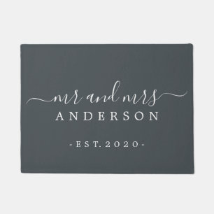 Chic Newlywed Mr. Dark Gray Family Monogram Fußmatte