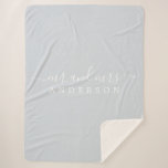 Chic Newlywed Mr. Ice Blue Monogram Sherpadecke<br><div class="desc">Chic, modern mit Monogramm Sherpa-Decke mit dem Text Mr. und Mrs. in weißer eleganter Schrift auf eisblauem Hintergrund. Fügen Sie einfach Ihren verheirateten Namen hinzu. Für dieses stilvolle Design wird die Farbe Eisblau verwendet. Perfektes Luxusgeschenk für das frisch vermählte Paar. Wenn Sie Hilfe oder passende Produkte benötigen, kontaktieren Sie uns...</div>