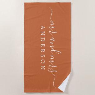 Chic Newlywed Mr. Monogram Burnt Orange Strandtuch