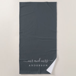 Chic Newlywed Mr. Off-black Mit Monogramm Strandtuch