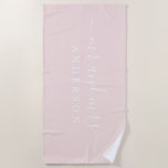 Chic Newlywed Mr. Pastel Pink Mit Monogramm Strandtuch<br><div class="desc">Chic pastellrosa mit Monogramm Strandtuch mit dem großen Text Mr. und Mrs. in weißer eleganter Schrift. Sie können dieses elegante Badetuch mit Ihrem verheirateten Namen anpassen. Perfektes Geschenk für das frisch verheiratete Paar. Exklusiv für Sie entworfen von Happy Dolphin Studio.</div>